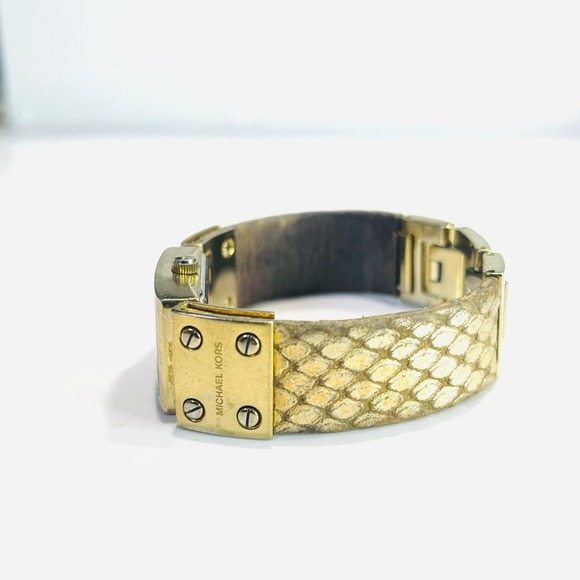 MICHAEL KORS Vintage Golden Embossed Watch - Picture 2 of 6